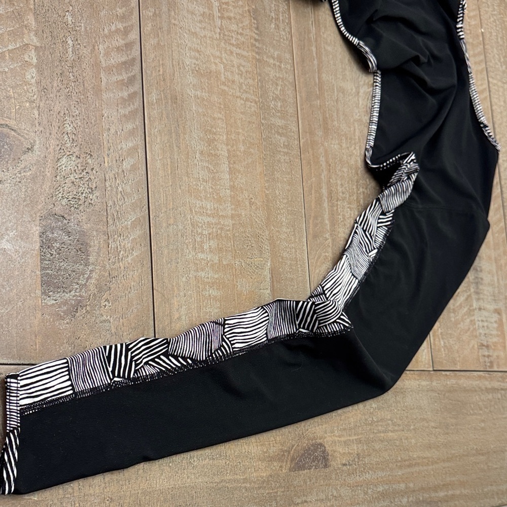 Coolibar Black and White Women's Crop swim top - Picture 5 of 10